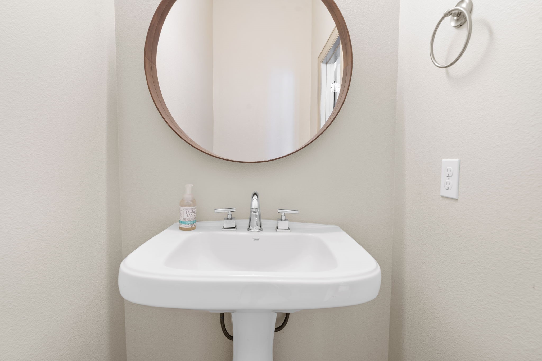 1218 Sandman Street Houston, TX 77007 - Photo 20 of 38 a bathroom with a sink and a mirror