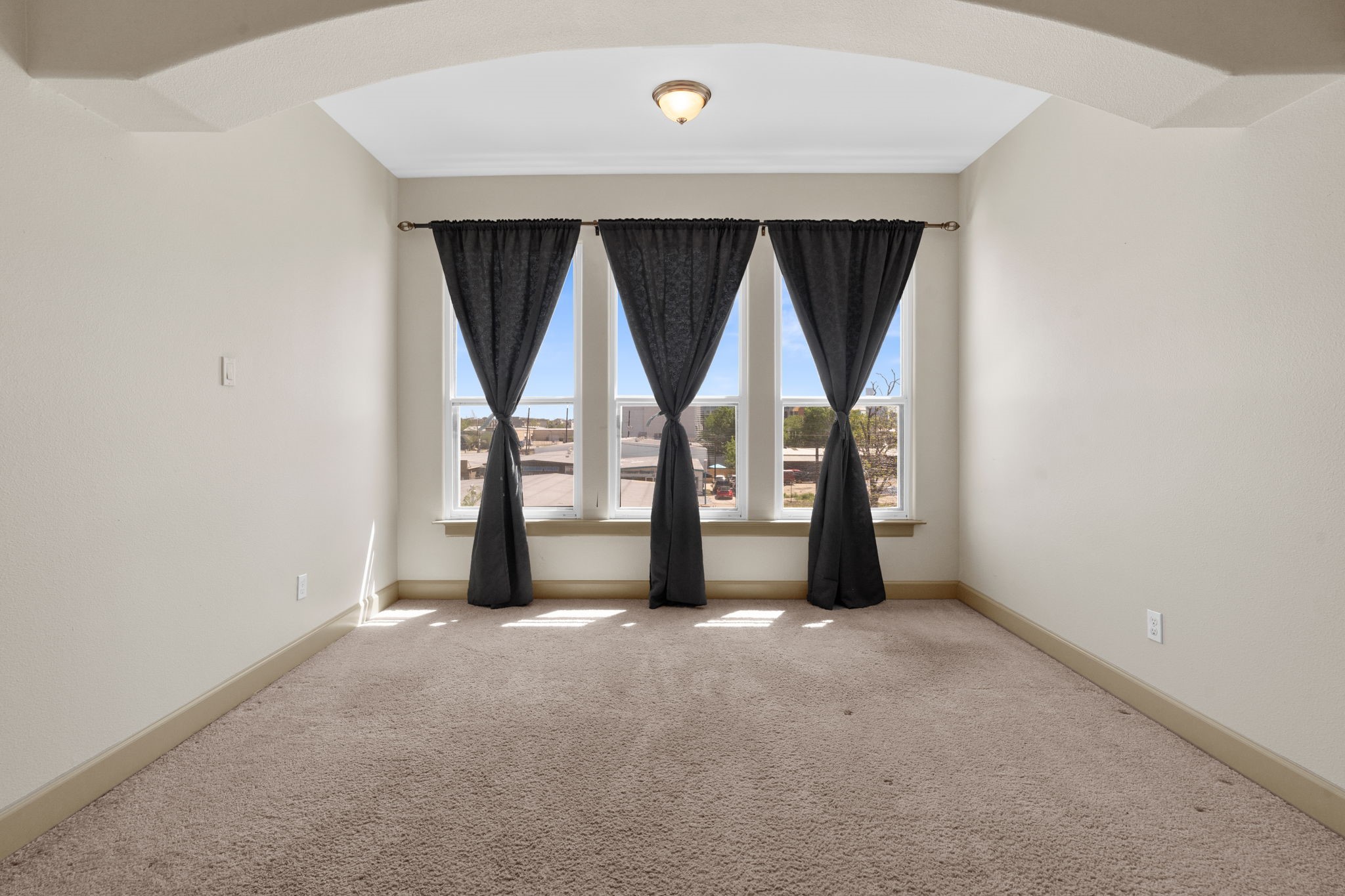 1218 Sandman Street Houston, TX 77007 - Photo 22 of 38 This inviting primary suite gives you a peaceful retreat with a generous layout and elegant architectural detail around the windows.