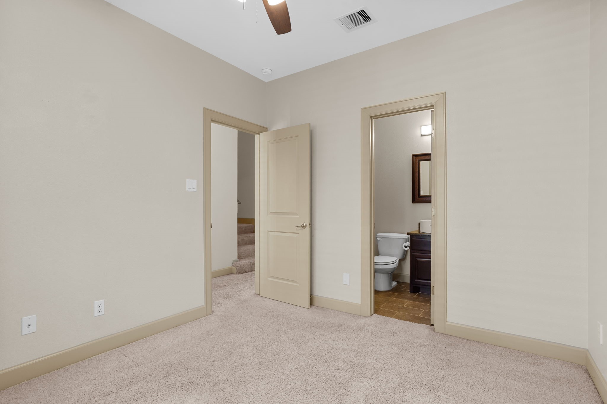 1218 Sandman Street Houston, TX 77007 - Photo 28 of 38 With soft natural light and a spacious layout, this guest bedroom gives you flexibility to fit your needs and lifestyle.