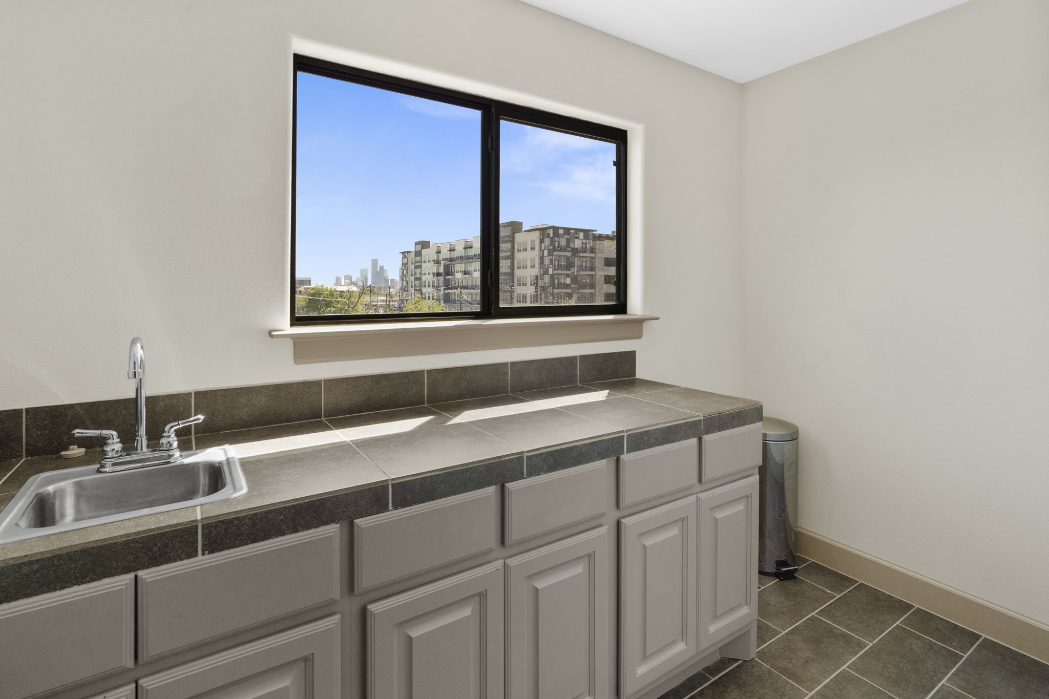 1218 Sandman Street Houston, TX 77007 - Photo 31 of 38 a view of a sink and a mirror