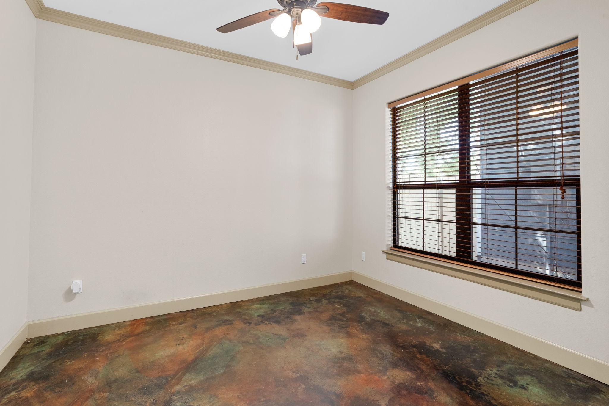1218 Sandman Street Houston, TX 77007 - Photo 5 of 38 a view of an empty room with a window