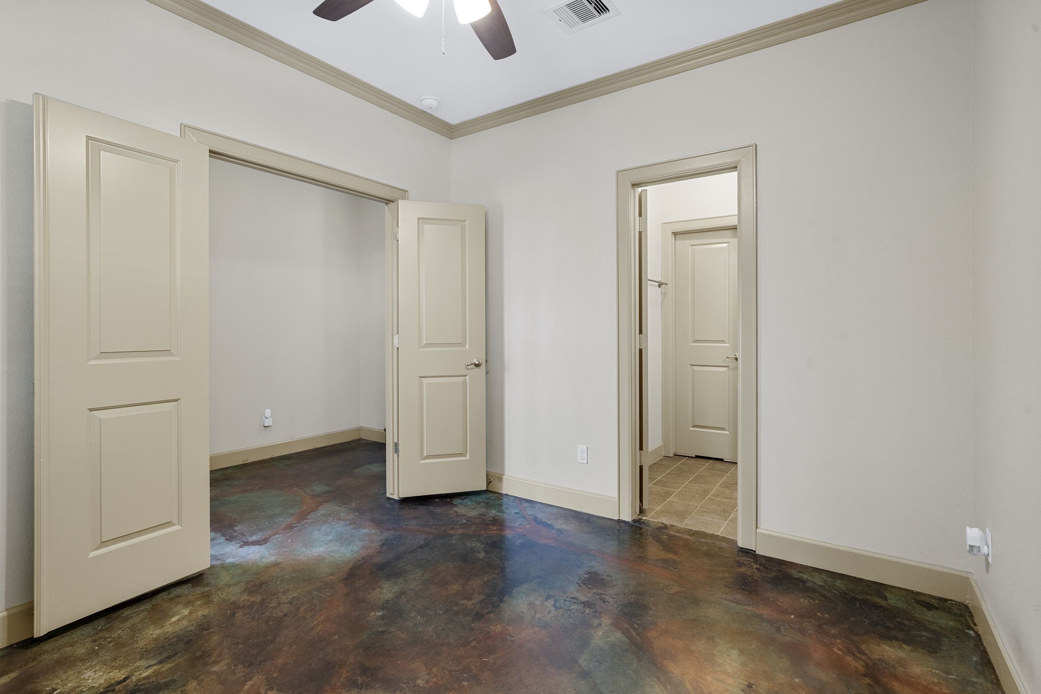 1218 Sandman Street Houston, TX 77007 - Photo 6 of 38 With generous proportions, this first-floor bedroom offers a comfortable place to unwind and make your own.