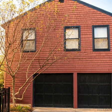 $1,200 | 572 1/2 West Ferry Street, Buffalo, NY 14222