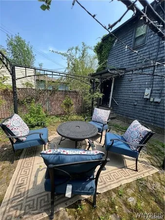 $1,200 | 572 1/2 West Ferry Street, Buffalo, NY 14222