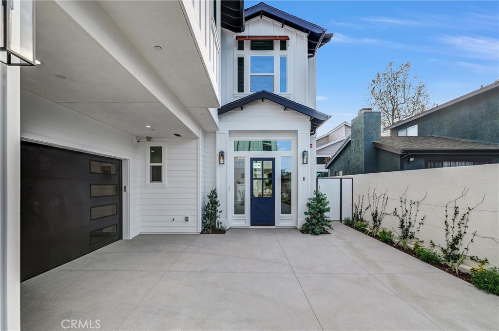 2016 Farrell Avenue, Unit B Redondo Beach, CA 90278 - Photo 2 of 51 front view of a house with a street