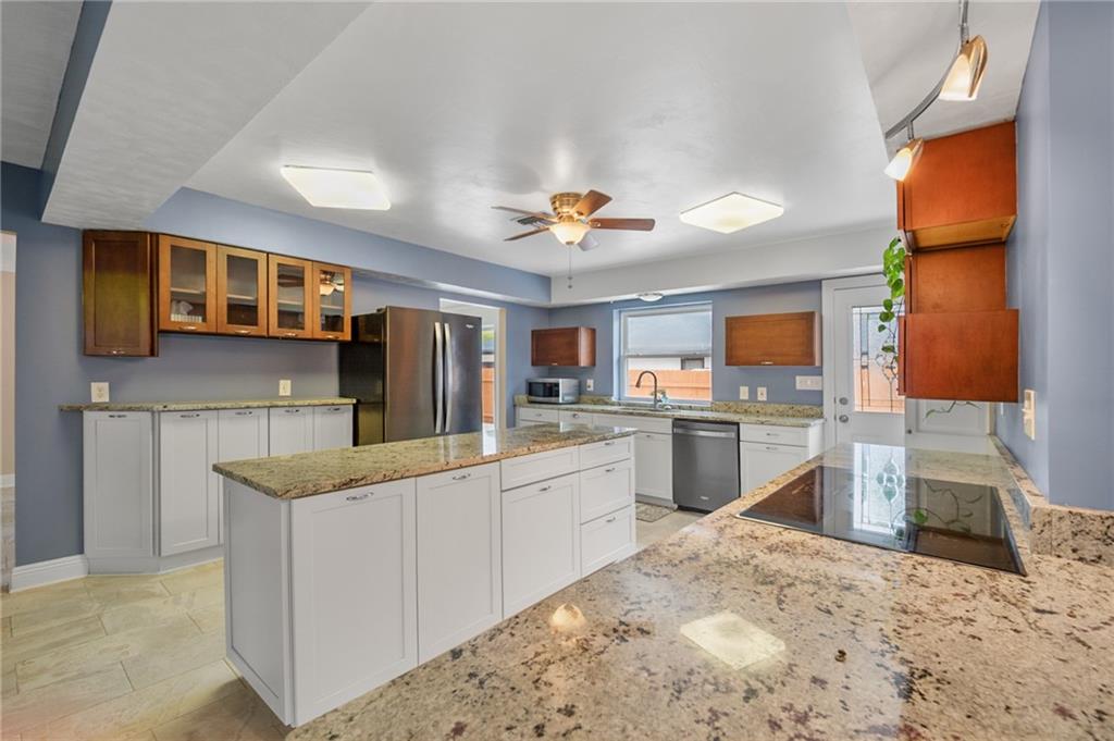 212 Somerset Road Laplace, LA 70068 - Photo 6 of 53