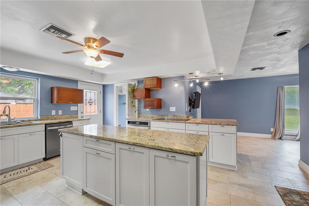 212 Somerset Road Laplace, LA 70068 - Photo 8 of 53