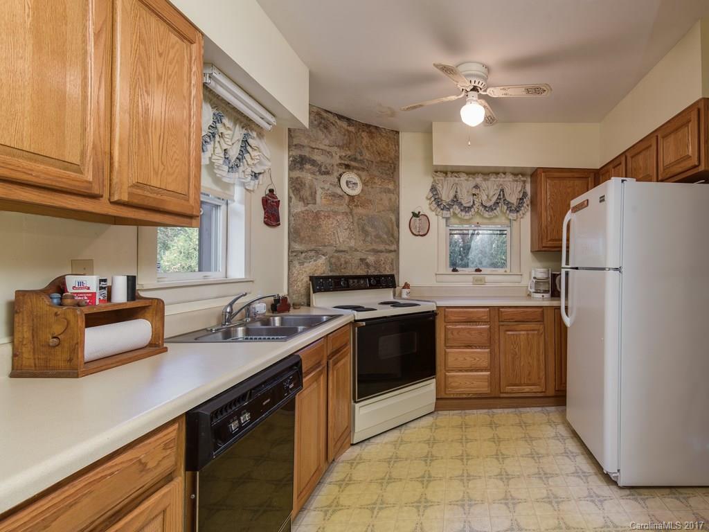 1908 Lamb Mountain Road Hendersonville, NC 28792 - Photo 7 of 24