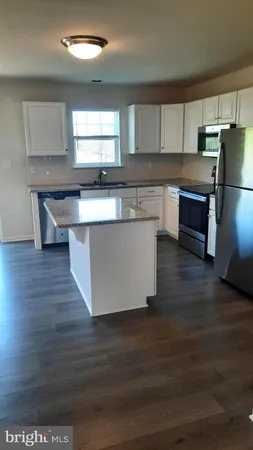 $2,010 | 837 Admiral's Quay Drive, Mechanicsburg, PA 17050