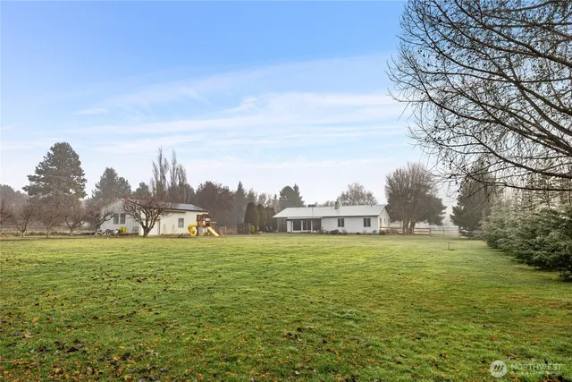 a view of a house with a backyard
