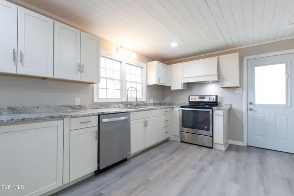 $243,500 | 2751 Everett Street, Bristol, VA 24201