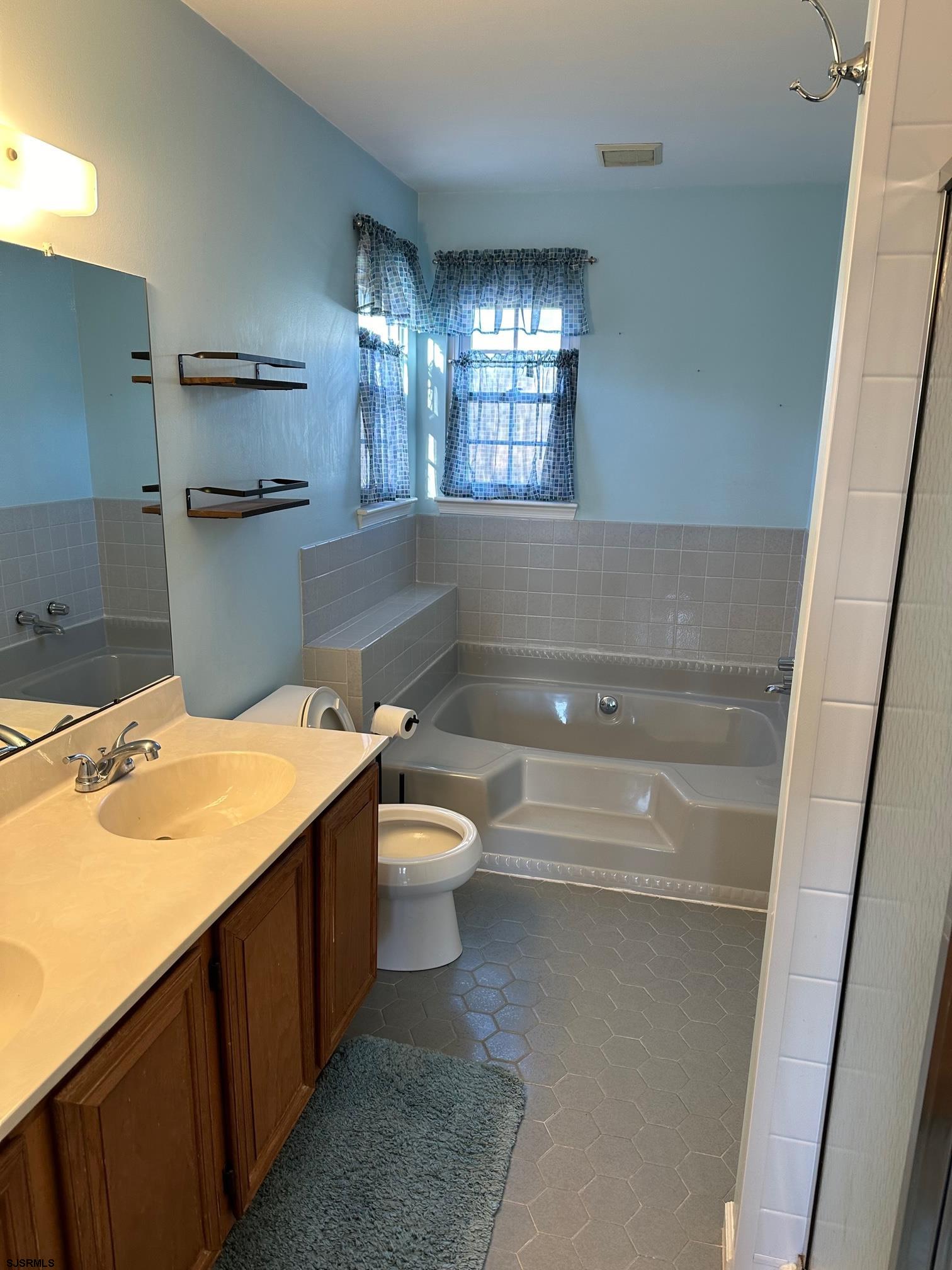 19 Cedar Court Somers Point, NJ 08244 - Photo 7 of 20 a bathroom with a toilet a sink and bathtub