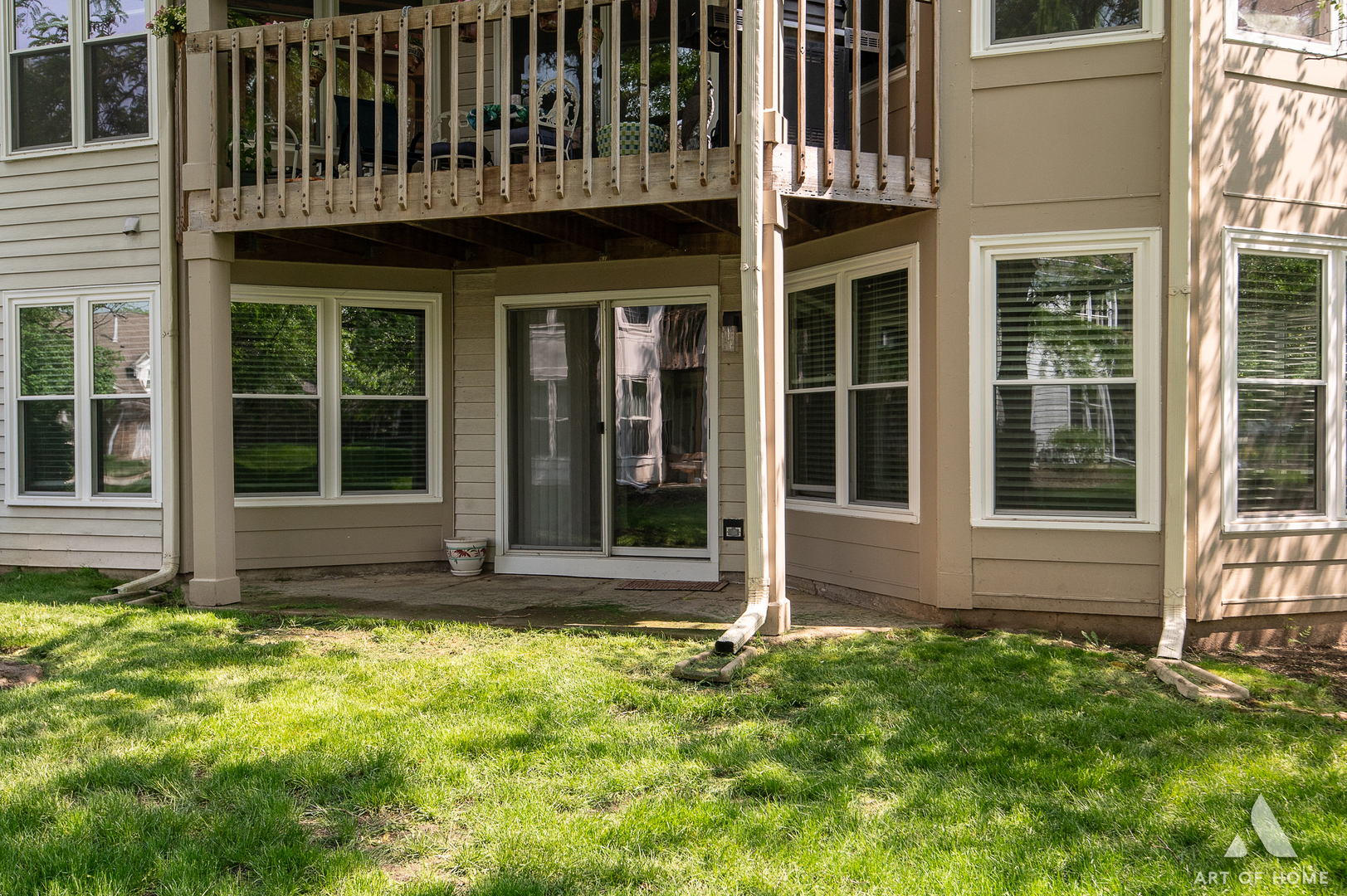 61 Willow Parkway Buffalo Grove, IL 60089 - Photo 31 of 34 a view of a house with yard and sitting area