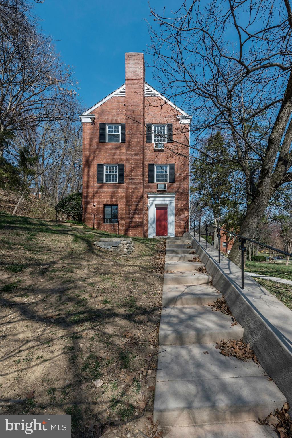 1621 Preston Road Alexandria, VA 22302 - Photo 26 of 30 a front view of a house with a yard