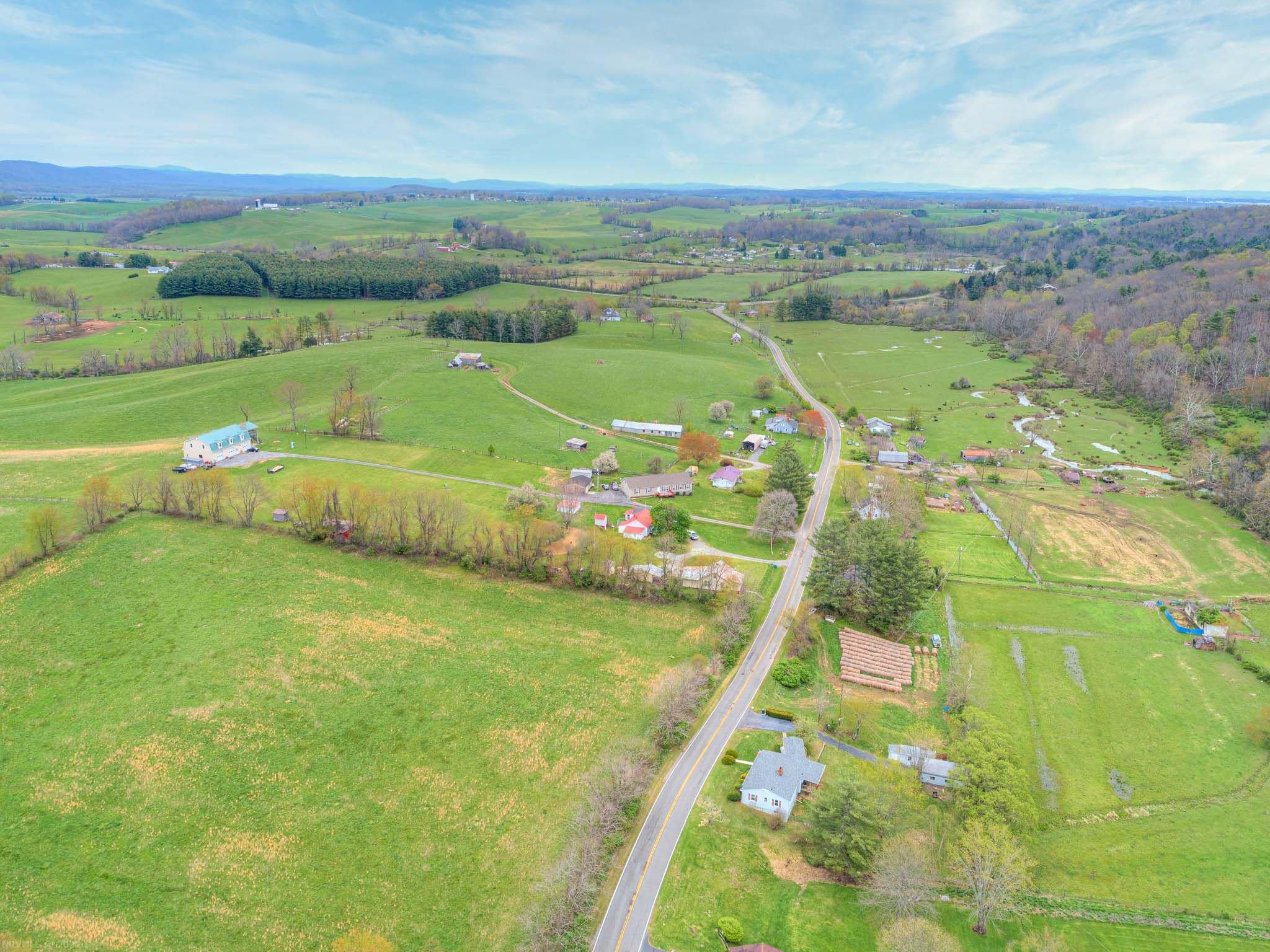 4751 Robinson Tract Road Pulaski, VA 24301 - Photo 40 of 43 Gallery Image 40