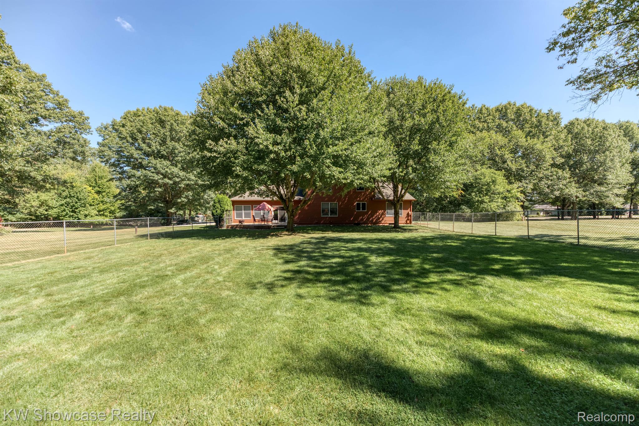 934 County Farm Road Howell, MI 48843 - Photo 8 of 36 Rear fenced area