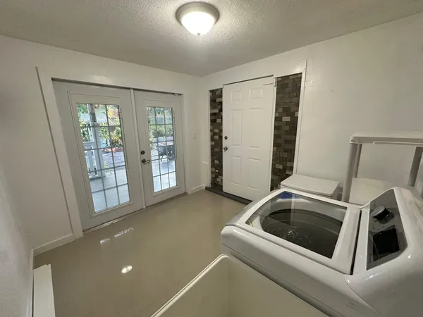 $3,500 | 104 Northeast 16th Avenue, Boynton Beach, FL 33435