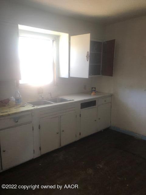 1906 South Colgate Street Perryton, TX 79070 - Photo 5 of 8 Kitchen