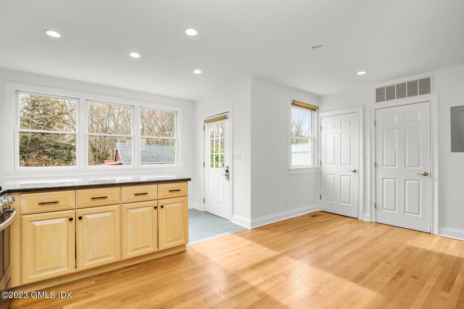 72 Orchard Street Cos Cob, CT 06807 - Photo 12 of 21 70 Orchard St Cos cob CT 06807-large-024
