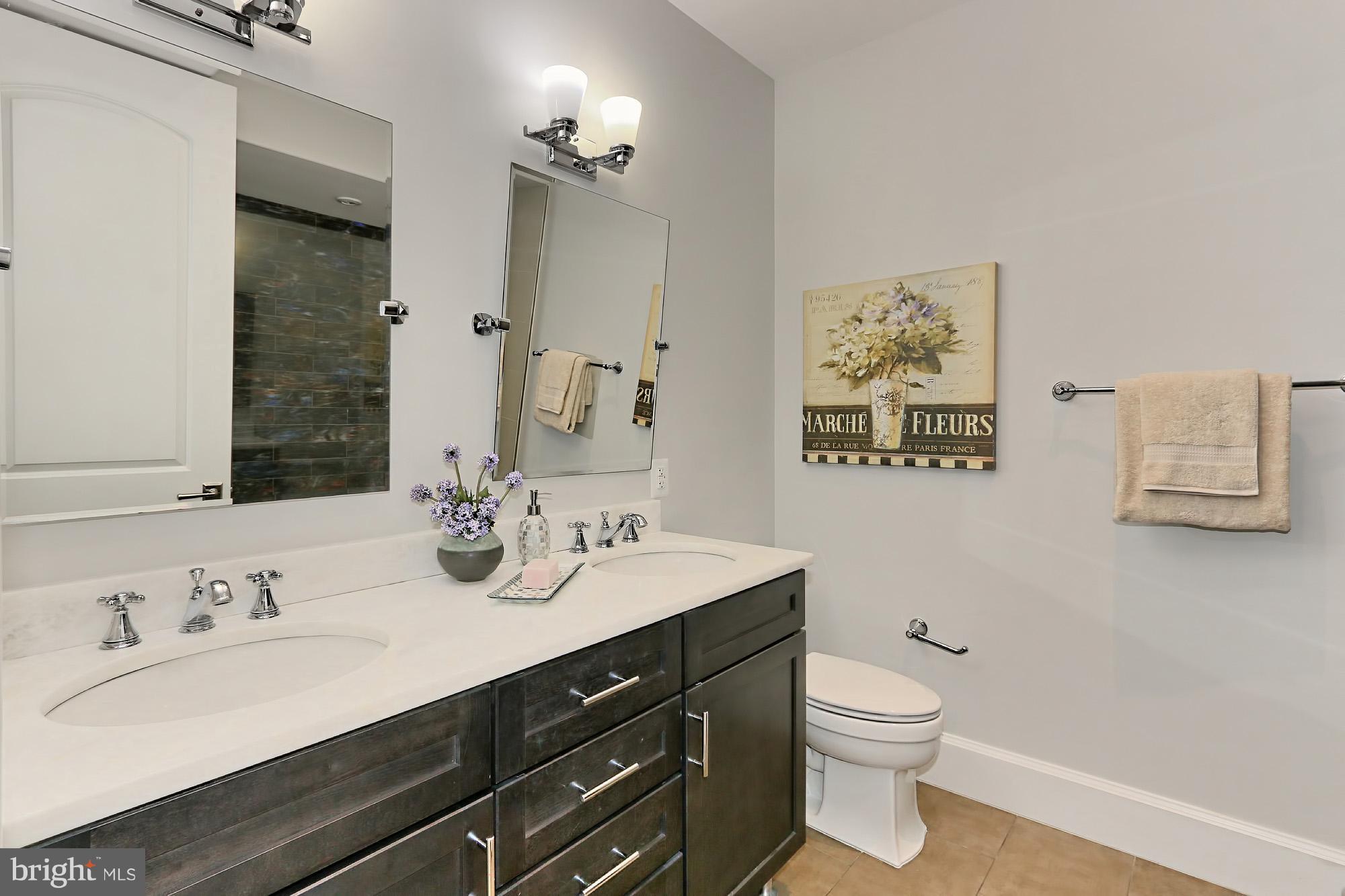 1922 Belmont Road Northwest, Unit 1 Washington, DC 20009 - Photo 16 of 22 Bath (Master)