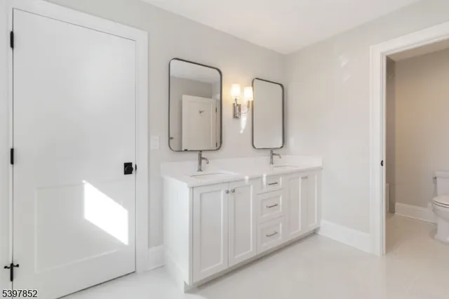 a view of empty room with window