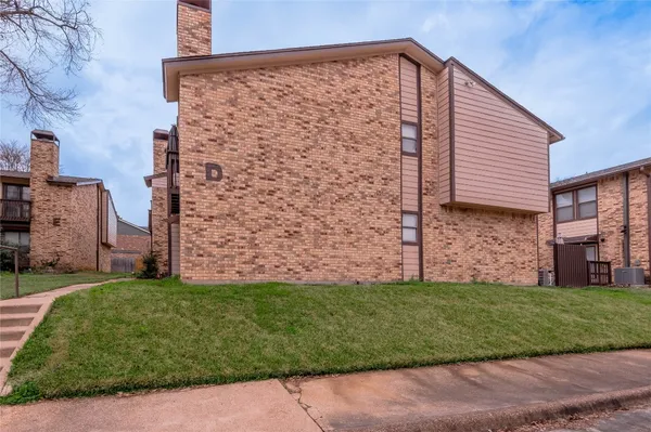 $1,250 | 2521 Crosstimbers Street, Unit D1, Huntsville, TX 77320