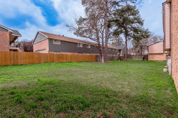 $1,250 | 2521 Crosstimbers Street, Unit D1, Huntsville, TX 77320