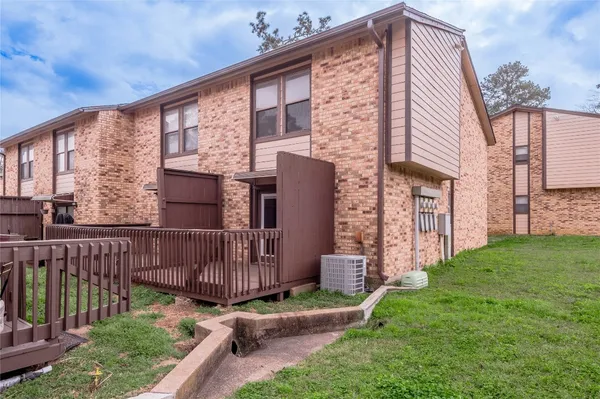 $1,250 | 2521 Crosstimbers Street, Unit D1, Huntsville, TX 77320