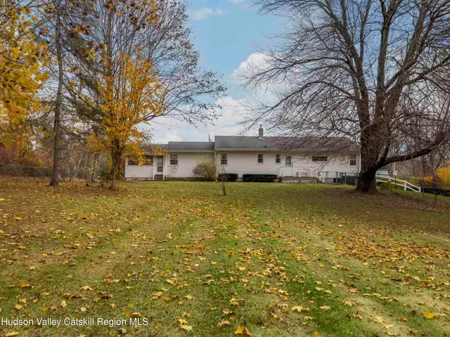 a front view of house with yard