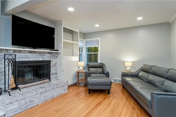 $299,000 | 46 Country Lane, Penfield, NY 14526