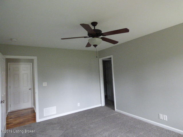 6924 Fernview Road Louisville, KY 40291 - Photo 15 of 32 P1020295