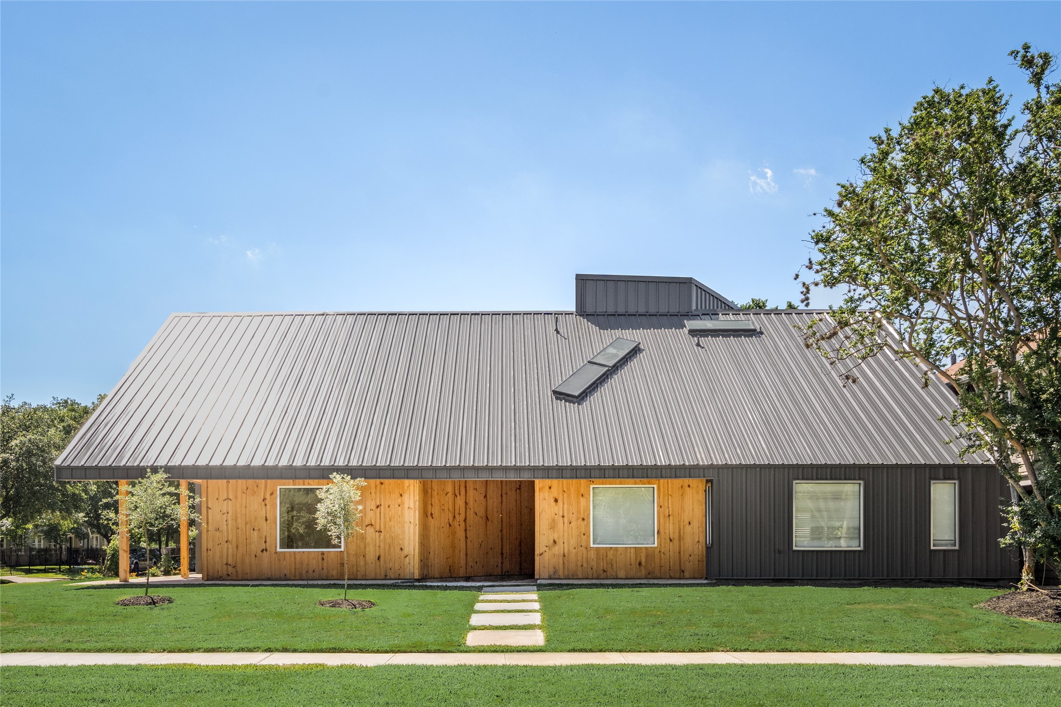 4429 Woodside Street, Unit B Houston, TX 77023 - Photo 2 of 17 a view of a house with a yard