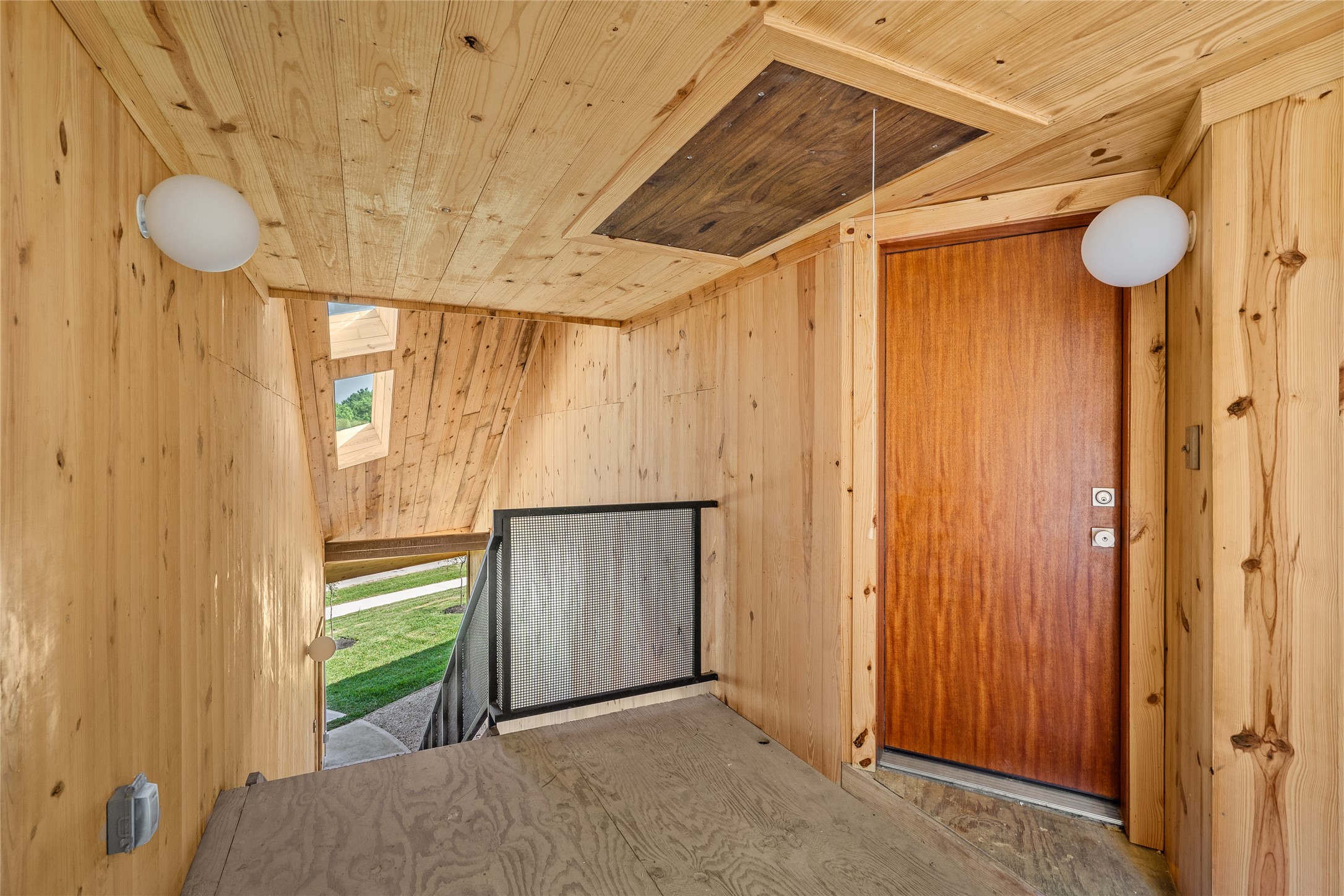 4429 Woodside Street, Unit B Houston, TX 77023 - Photo 5 of 17 a view of a room with window and shower
