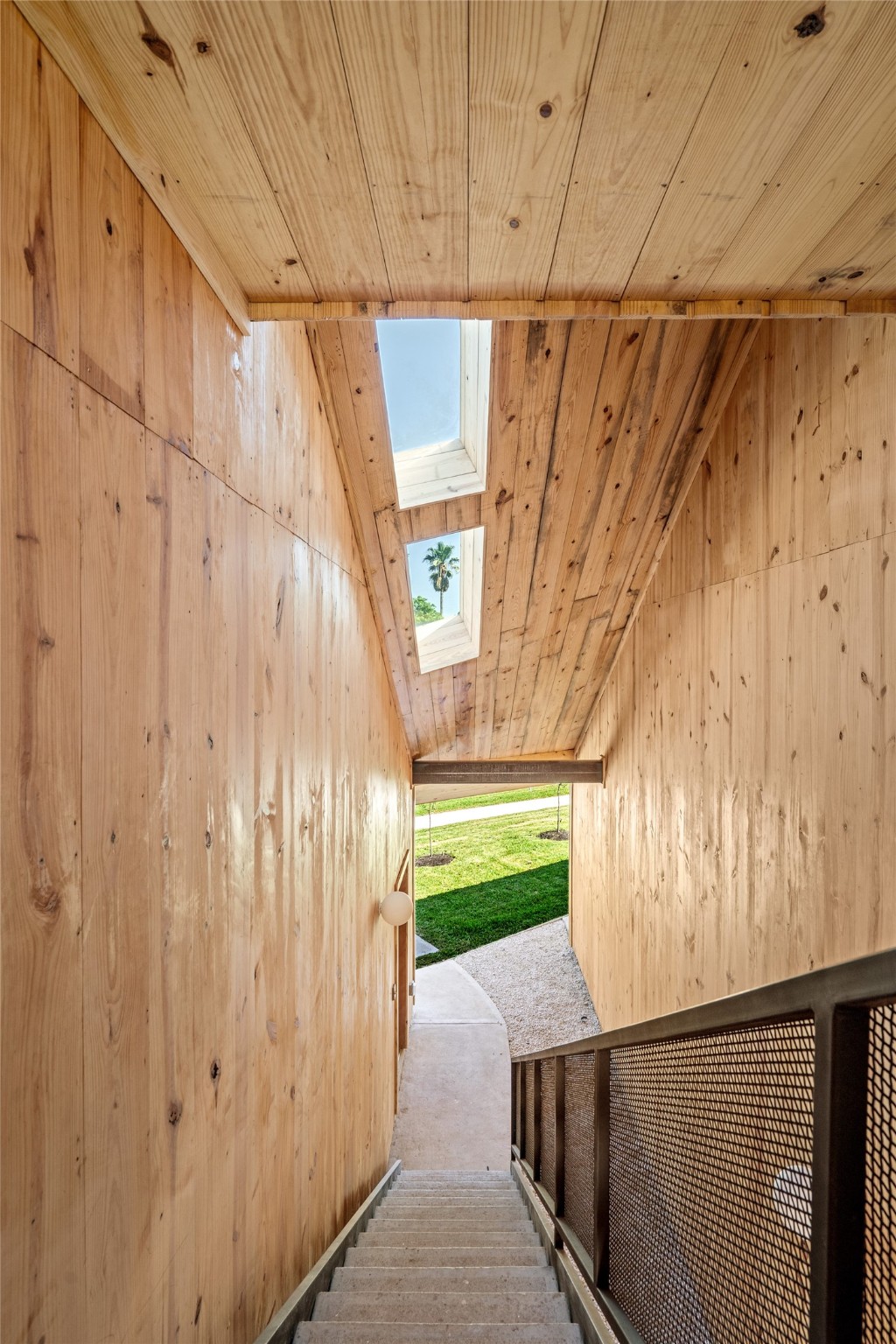 4429 Woodside Street, Unit B Houston, TX 77023 - Photo 6 of 17 a view of outdoor space and deck