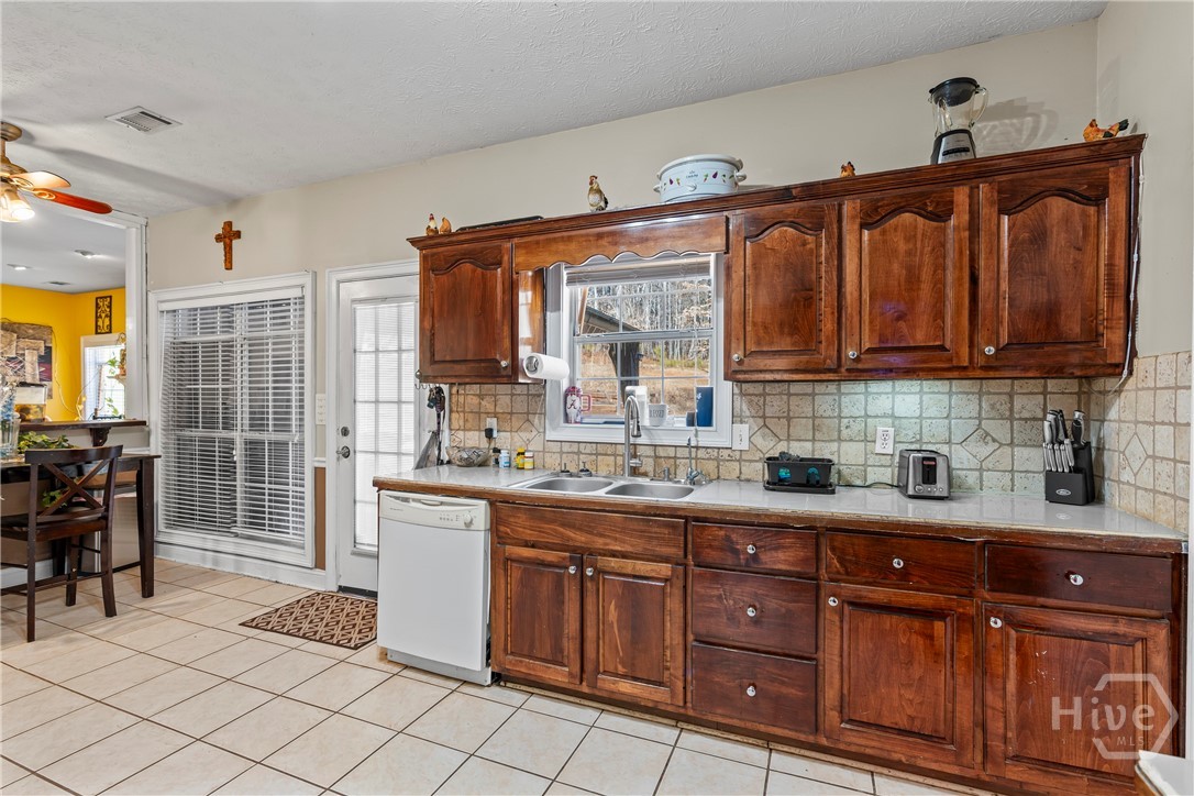 2498 Highway 212 Covington, GA 30016 - Photo 16 of 74