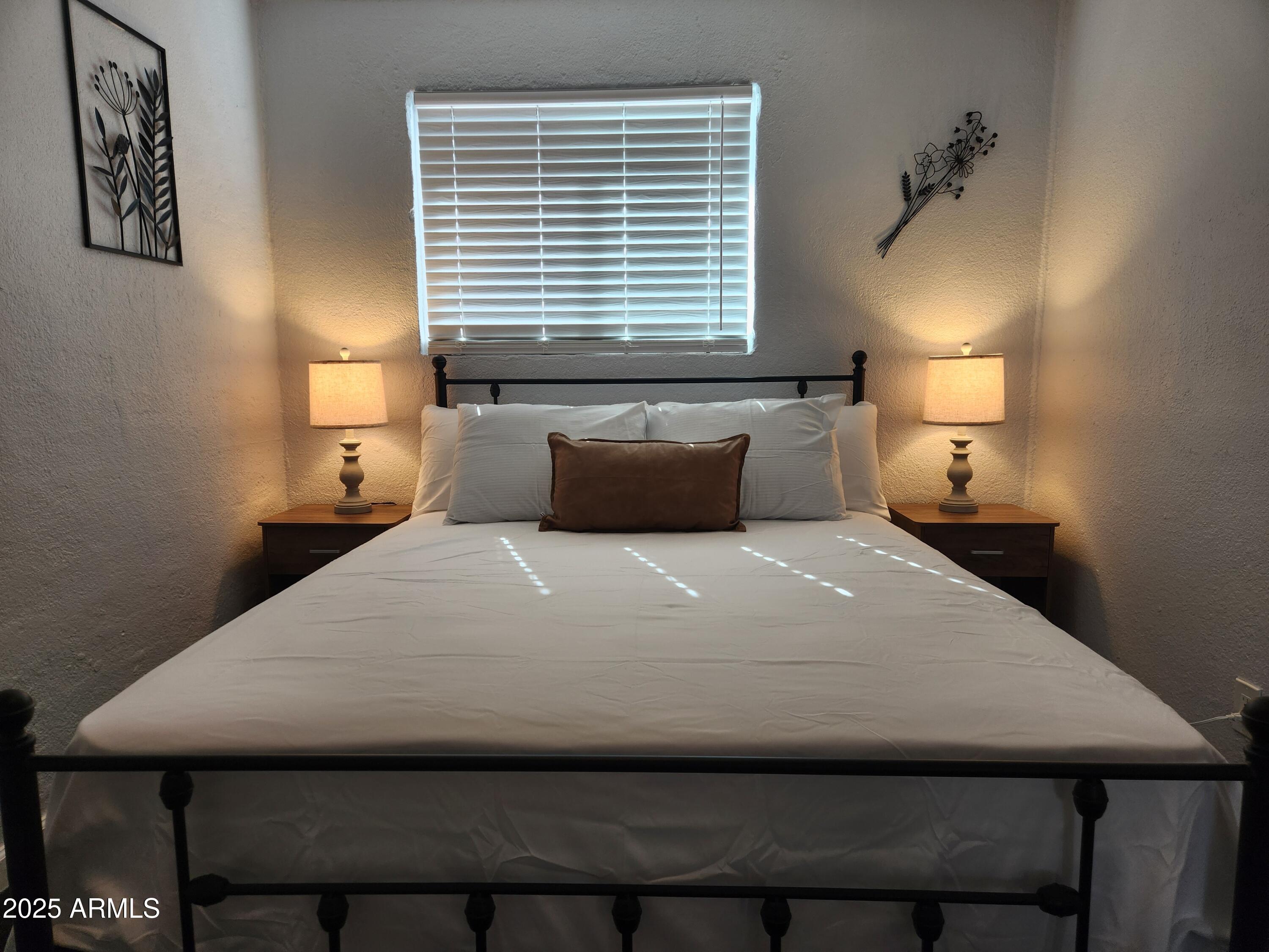 299 South Oregon Street, Unit 4 Chandler, AZ 85225 - Photo 20 of 39 a bedroom with a bed and a lamp