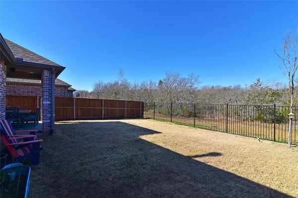 a view of backyard with trees