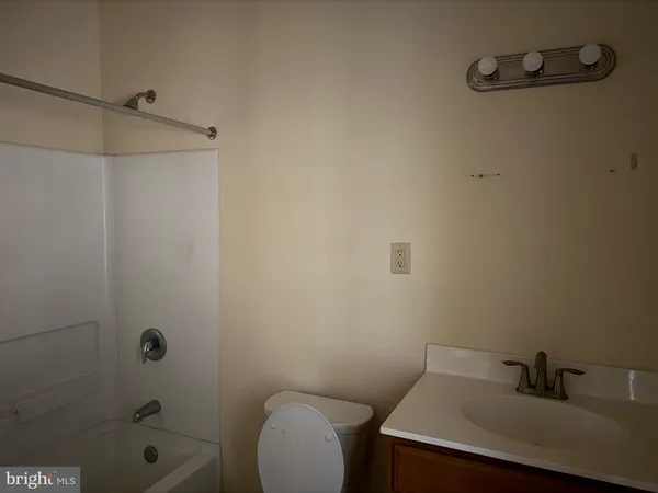 $1,100 | 3 South Church Street, Unit 202, Berryville, VA 22611