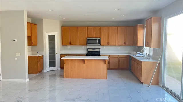 $5,500 | 7575 Lime Avenue, Fontana, CA 92336