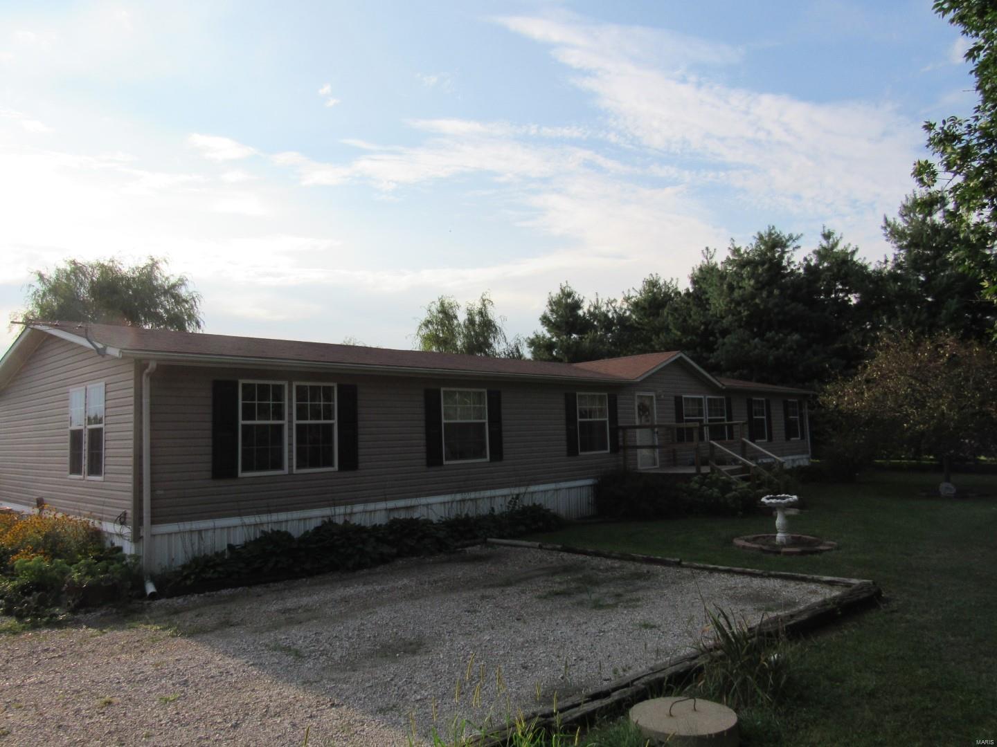 299 Prairie Lane Alton, IL 62002 - Photo 1 of 32 Gallery Image 1
