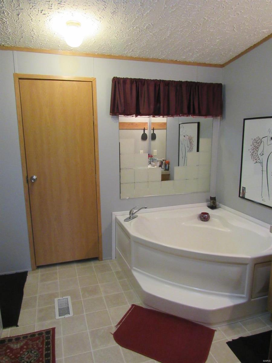 299 Prairie Lane Alton, IL 62002 - Photo 11 of 32 Gallery Image 11