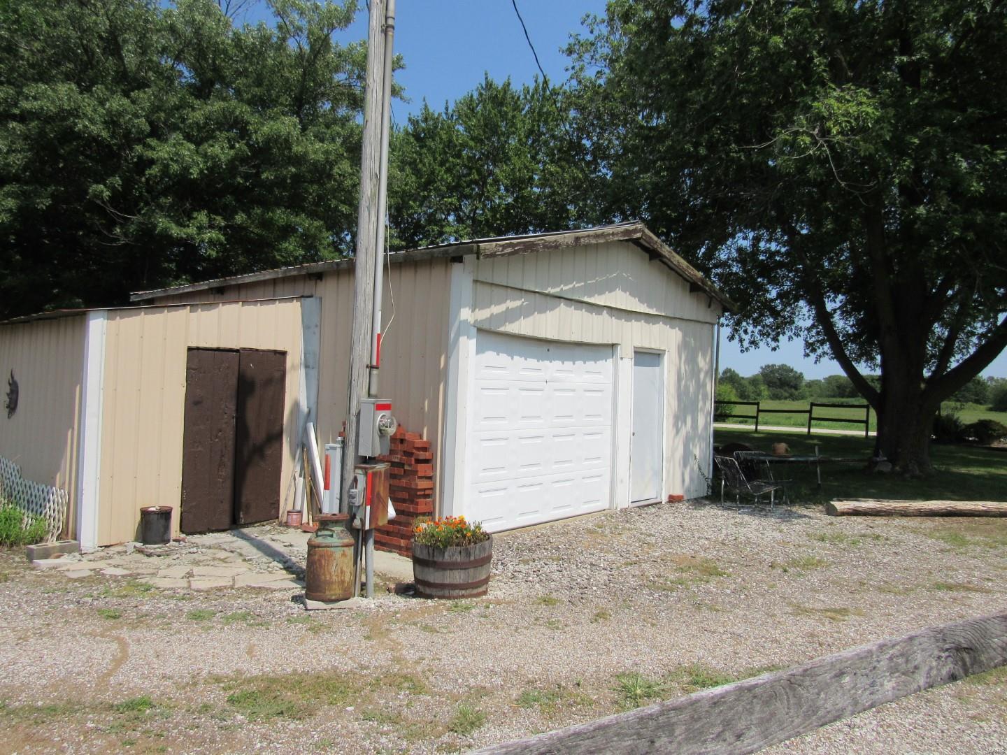 299 Prairie Lane Alton, IL 62002 - Photo 25 of 32 Gallery Image 25