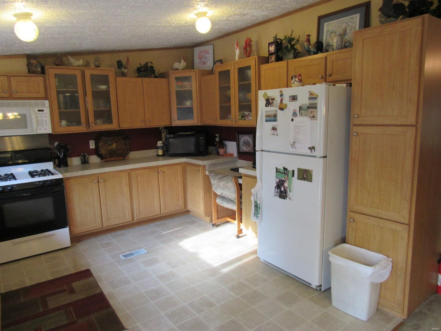 299 Prairie Lane Alton, IL 62002 - Photo 7 of 32 Gallery Image 7