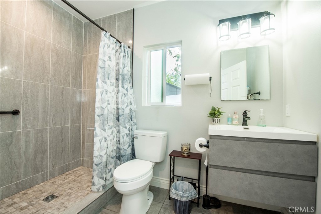 16344 West Sun Canyon Street Riverside, CA 92503 - Photo 12 of 51 Bath 1 first floor