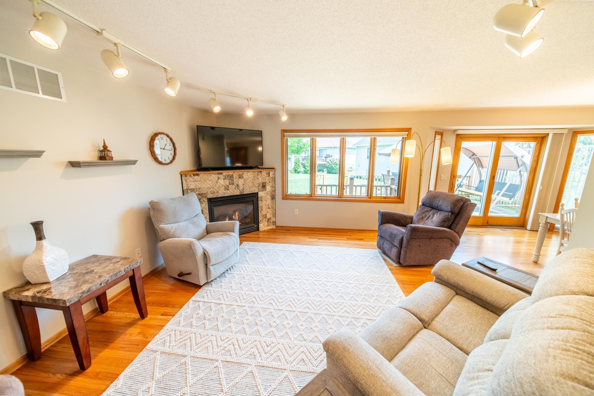 546 Lake Crest Lane Northwest Rochester, MN 55901 - Photo 2 of 54