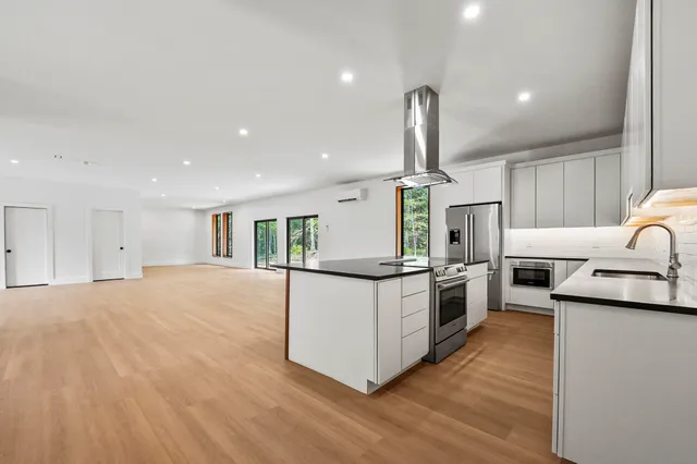 $979,000 | 29 Carriage Hill Lane, South Berwick, ME 03908