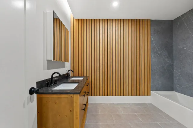 $979,000 | 29 Carriage Hill Lane, South Berwick, ME 03908