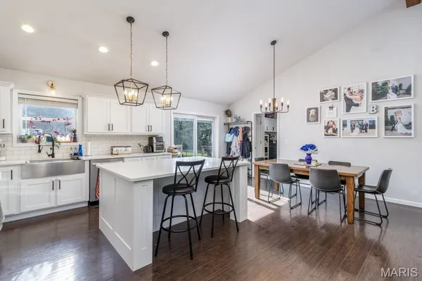 $514,900 | 13940 Industry Road, Lebanon, MO 65536