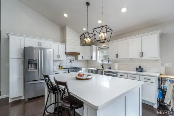 $514,900 | 13940 Industry Road, Lebanon, MO 65536