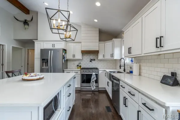 $514,900 | 13940 Industry Road, Lebanon, MO 65536